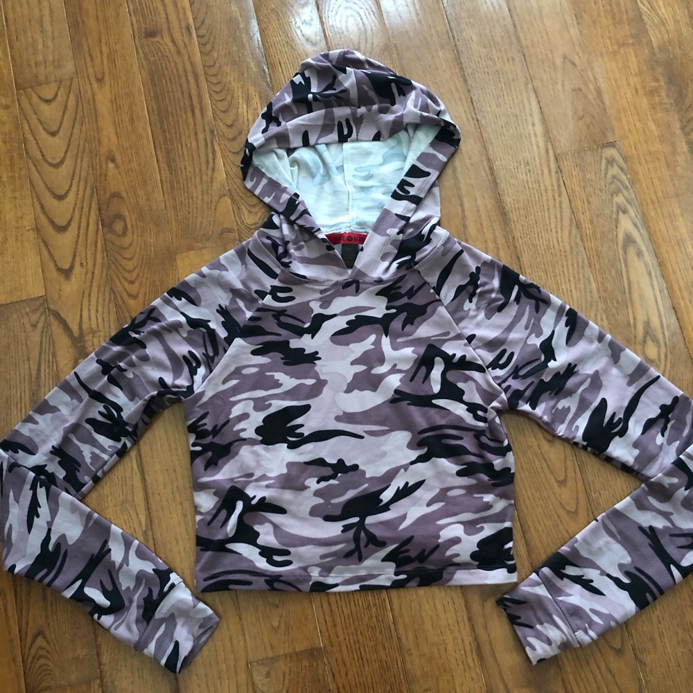 Hot kiss crop hooded top